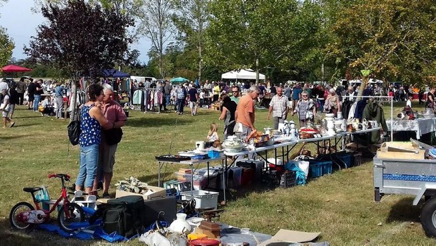 Vide grenier Au lac de Lenclas, le dimanche 01 septembre 2024