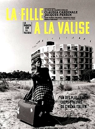 Fille à la valise