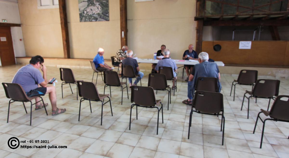 Tout le monde n'est pas encore arrivé, la réunion se prépare