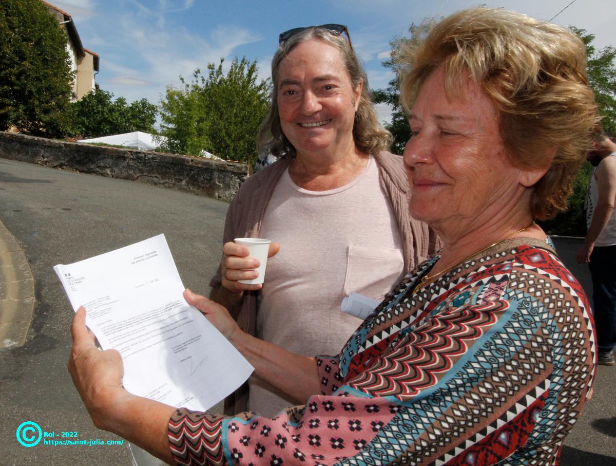 Marie Christine, Christian et le courrier de la fondation de France annonçant que les tableaux de l'église sont classés parmis les objets des monuments historiques