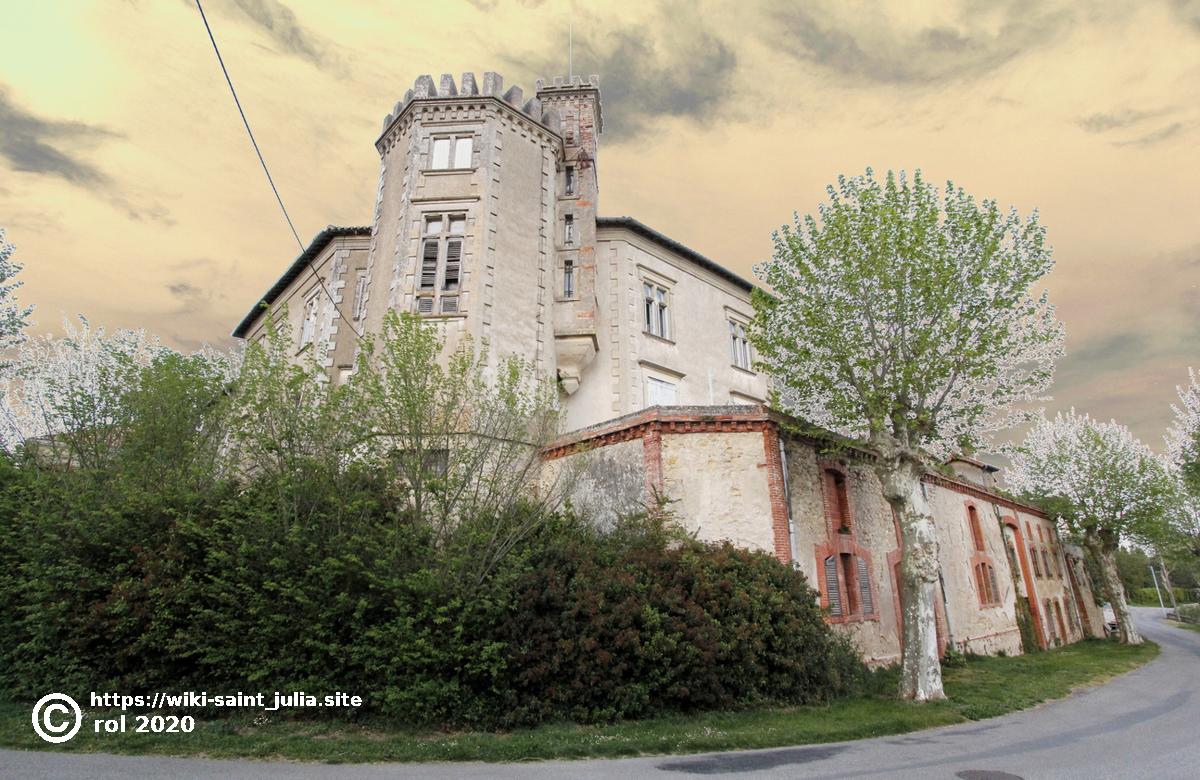 Le chateau H, animations, défilés et nombreuses étrangetés