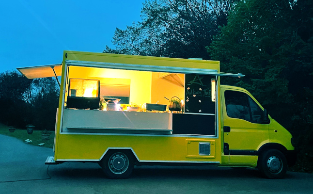 stjulia_20230410_foodtruck_thai.jpg
